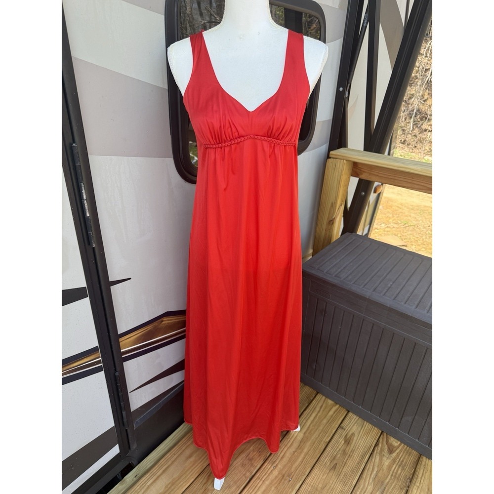 Vintage 70s Vanity Fair Maxi Slip Night Gown Size Small 32 Red Nylon Antron